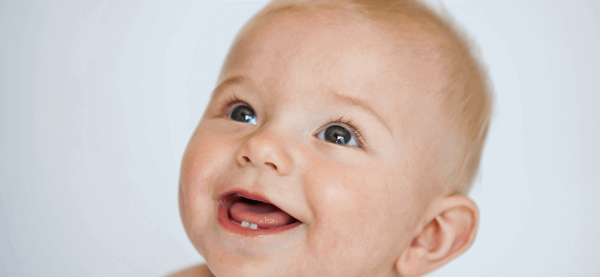 Hoe poets je bij een baby tandjes?